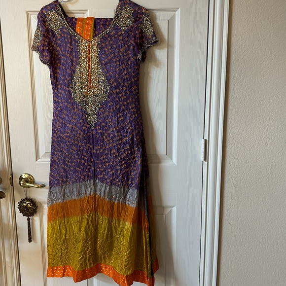 Pakistani and Indian outfits - Picture 9 of 10